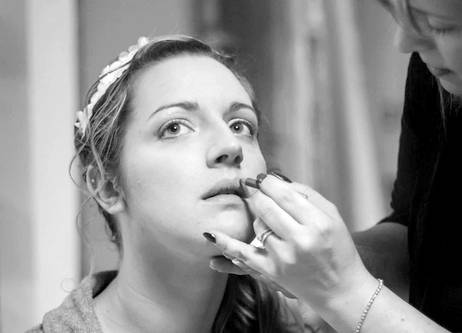 maquillage femme styliste ongulaire esthéticienne