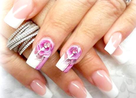 Création nail art vernis gel stylisme ongulaire rose